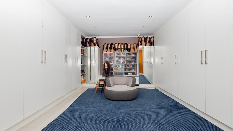 10 Bedroom Property for Sale in Constantia Western Cape